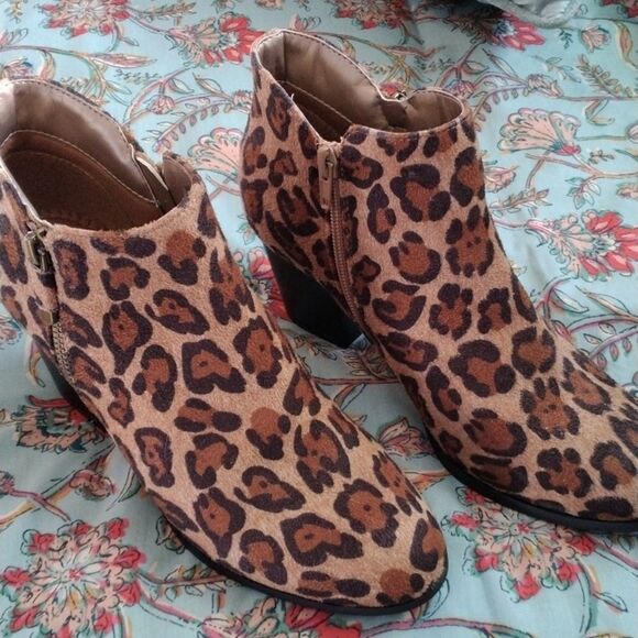NEW Style & Co. Animal Print Heeled Booties - Picture 1 of 11